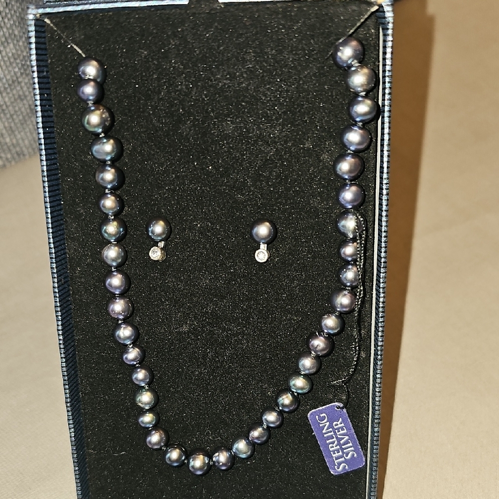 Elegant Silver Pearl Necklace and Earring Set - Picture 5 of 7